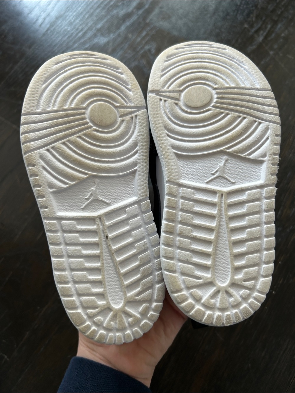 Nike Jordan 1 Low Kids Red Black White Low-Top Sneakers with Swoosh - Picture 5 of 6